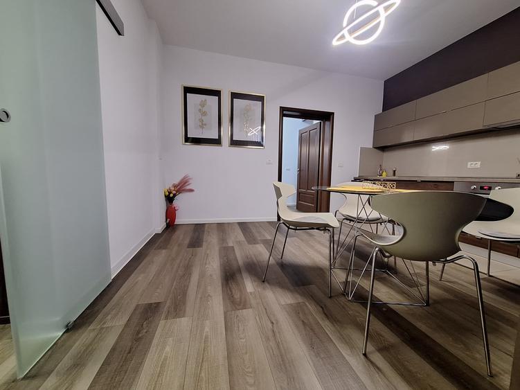 Apartament cu 3 camere decomandat, mobilat în Lipovei