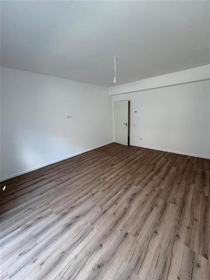 Apartament cu 2 camere decomandat în Tractorul