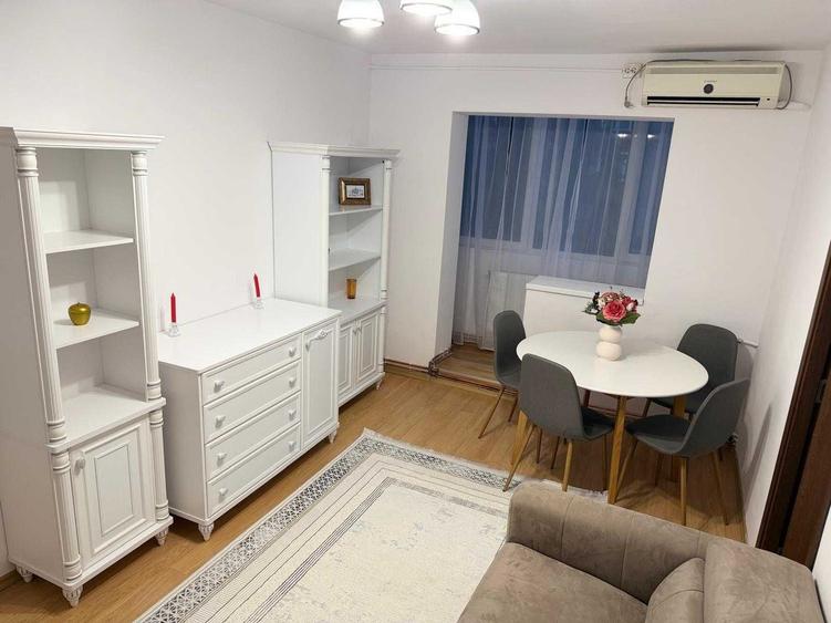 Apartament cu 3 camere semidecomandat în Dacia