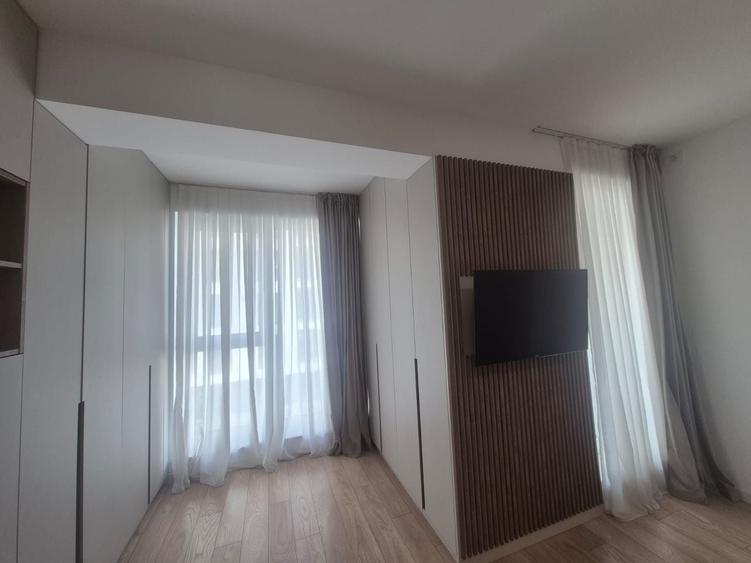 Apartament cu 3 camere semidecomandat, mobilat în Pipera