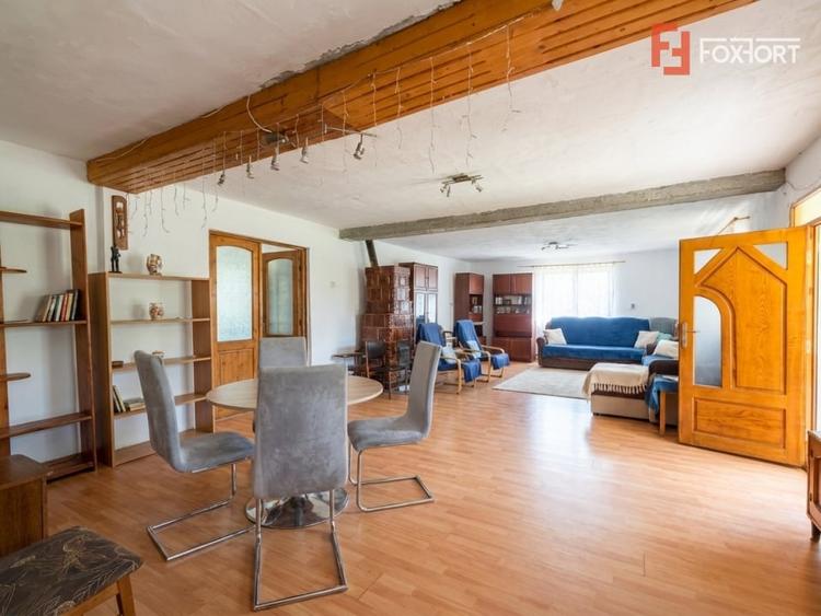 Casă individuală cu 5 camere cu Teren 6400 Mp în Covrigi
