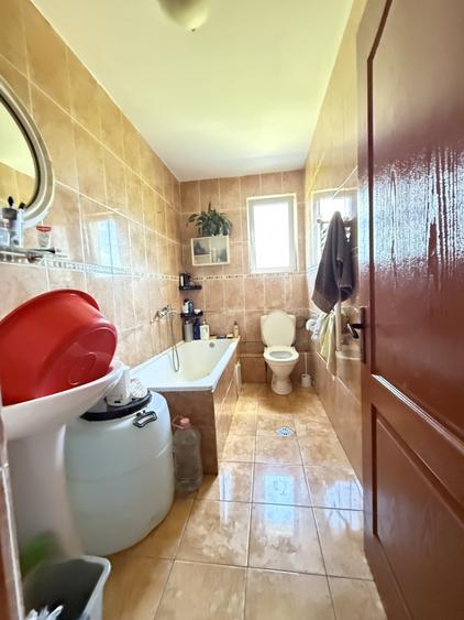 Apartament cu 3 camere semidecomandat, mobilat în Jucu de Mijloc