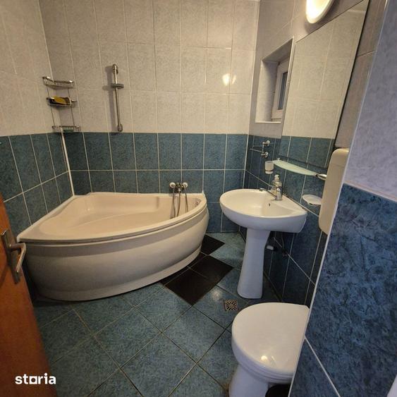 Apartament cu 3 camere decomandat în Tei