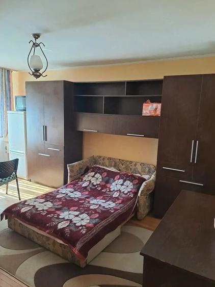 Inchiriez garsoniera in Oradea Str. Lapusului 13, parter - 5