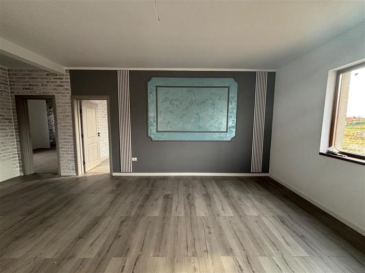 Casă cu 3 camere cu Teren 468 Mp în Sânmihaiu German