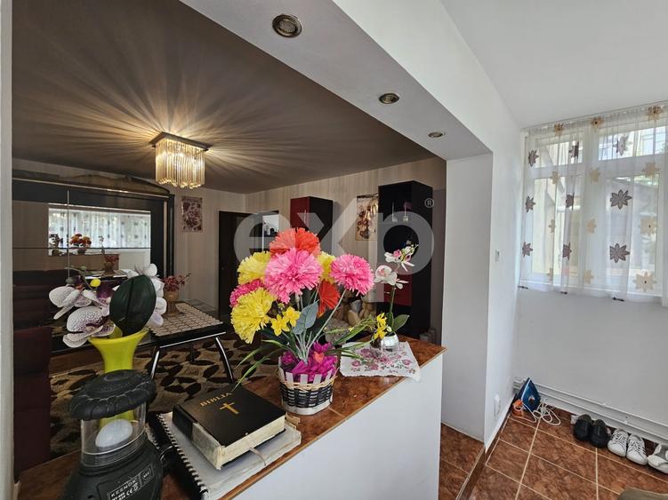 Apartament cu 2 camere semidecomandat, mobilat în Micro 11
