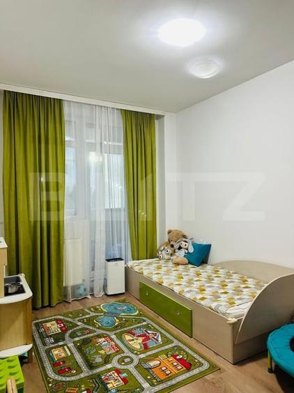 Apartament cu 3 camere semidecomandat, mobilat în Iris