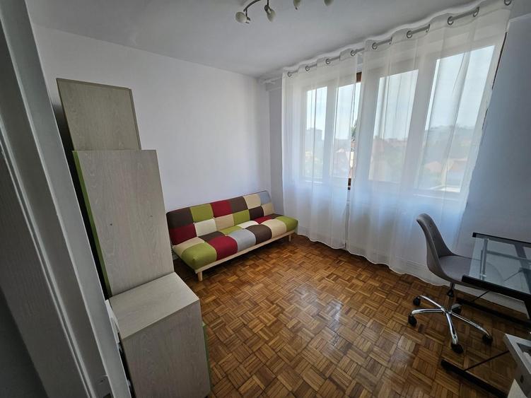 Apartament cu 3 camere semidecomandat, mobilat în Ultracentral