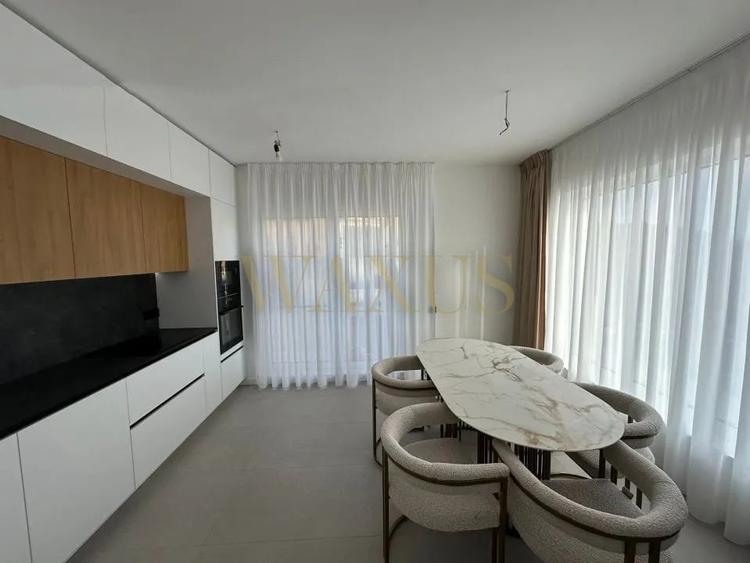 Duplex cu 5 camere cu Canalizare în Iris