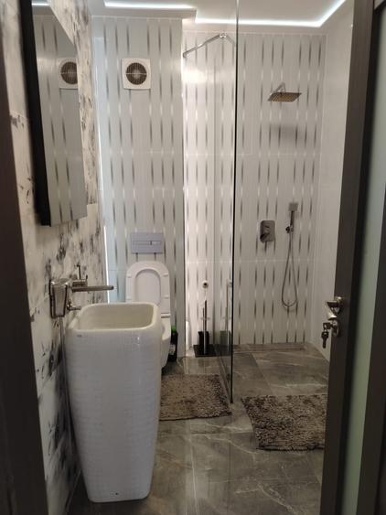 Casă cu 5 camere cu Teren 800 Mp în Periferie