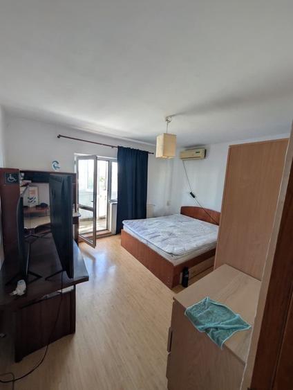 Apartament cu 3 camere decomandat, mobilat în Drumul Sării