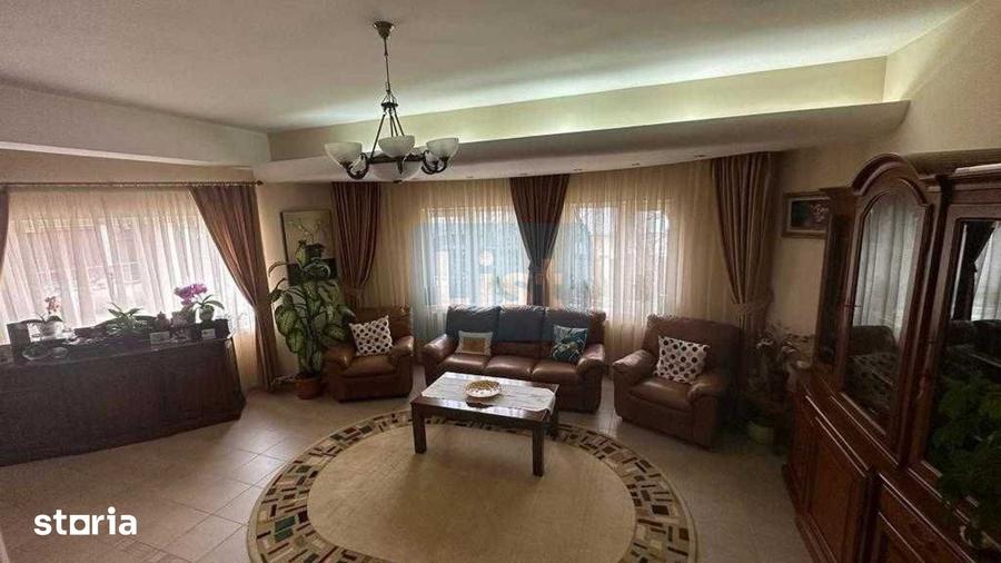 Casă cu 7 camere cu Teren 1200 Mp în Tomești