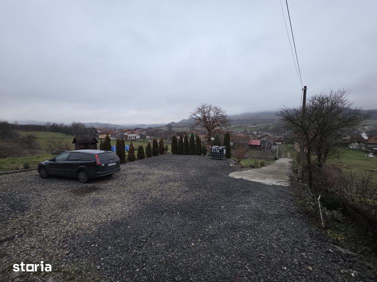 Casă cu 4 camere cu Teren 1600 Mp în Hărău