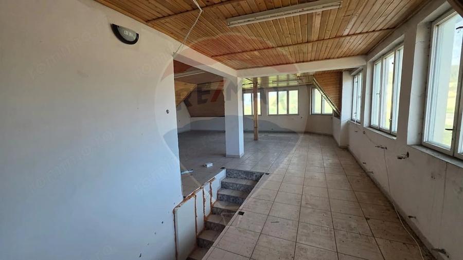 Spațiu comercial, de 400 mp, în Ațel