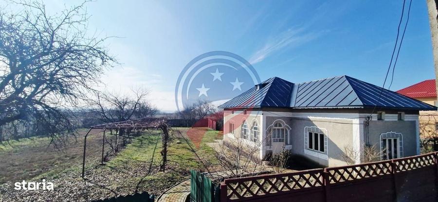 Casă cu 3 camere în Brădești