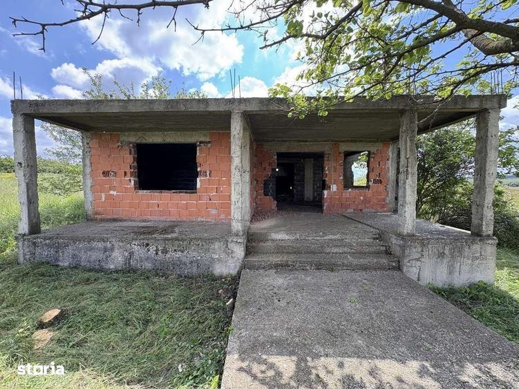 Casă cu 2 camere în Aluniș