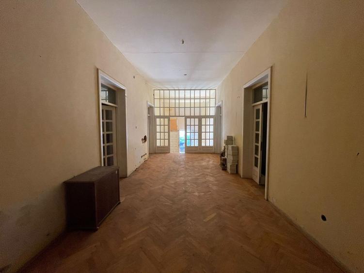 Casă individuală cu 17 camere cu Canalizare în Grădina Icoanei