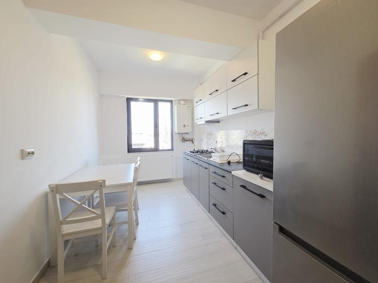 Apartament cu 2 camere decomandat, mobilat în Central