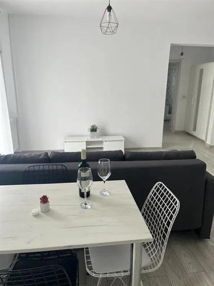 Apartament cu 2 camere semidecomandat, mobilat în Aeroport