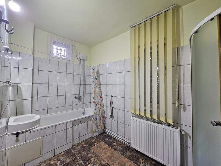 Casă cu 5 camere cu Canalizare în Vulcan