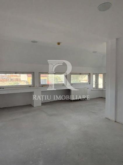 Birou, de 92 mp, în Central