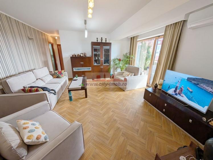 Apartament cu 3 camere decomandat în Străulești