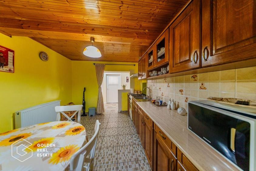 Casă individuală cu 5 camere cu Canalizare în Felnac