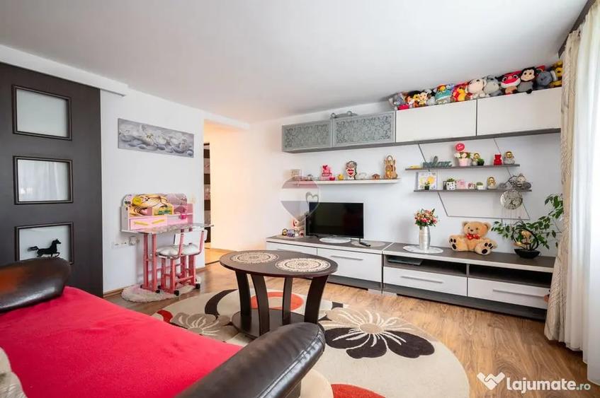 Apartament cu 3 camere decomandat în Est