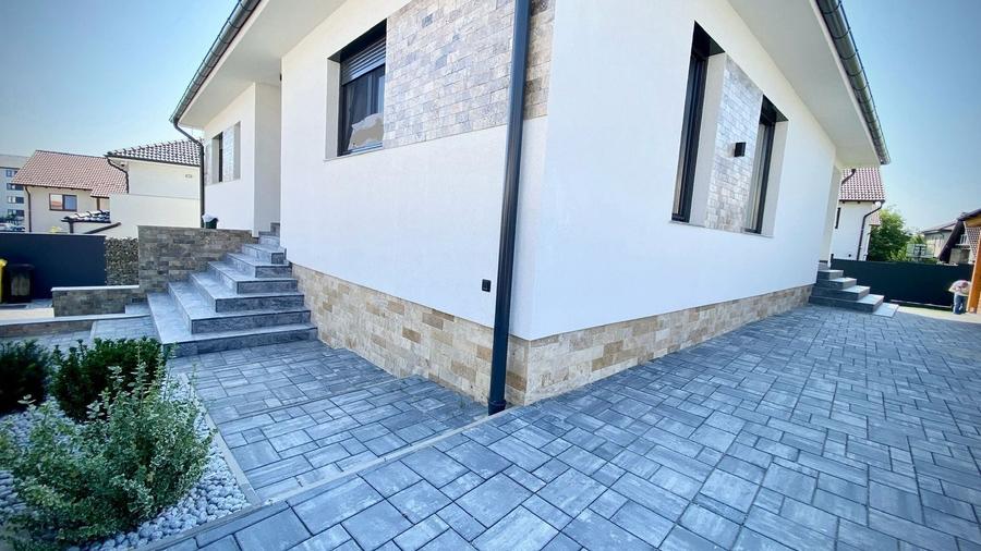 Casă individuală cu 4 camere cu Canalizare în Șelimbăr