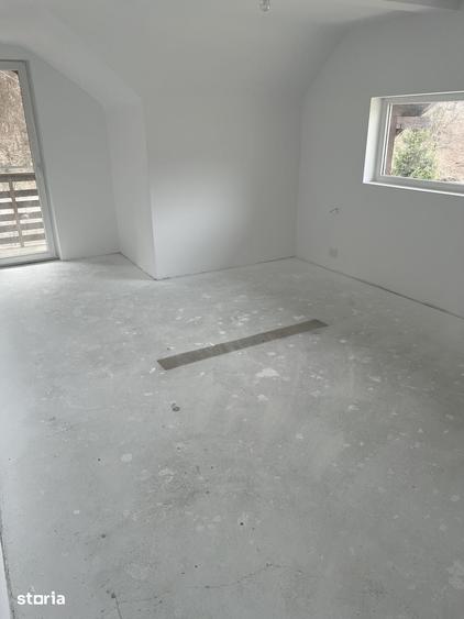 Casă cu 8 camere cu Teren 2100 Mp în Central