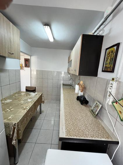 Apartament cu 2 camere semidecomandat, mobilat în Dacia