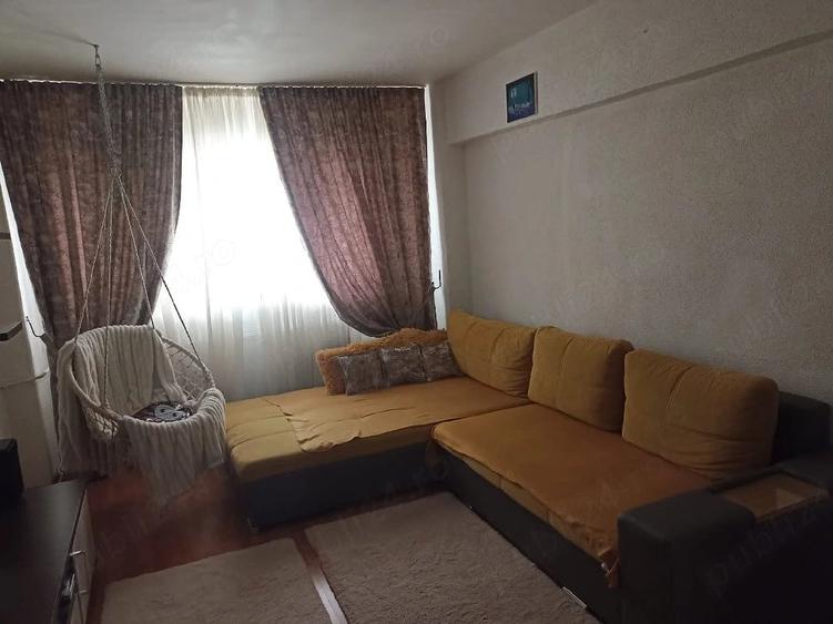 Apartament cu 3 camere decomandat în Găvana