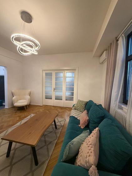 Apartament cu 3 camere decomandat în P-ța Unirii