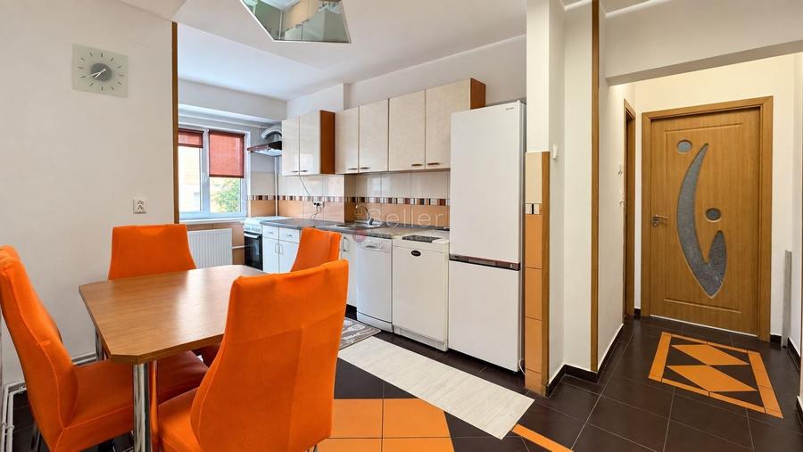 Apartament cu 3 camere decomandat, mobilat în Răcădău