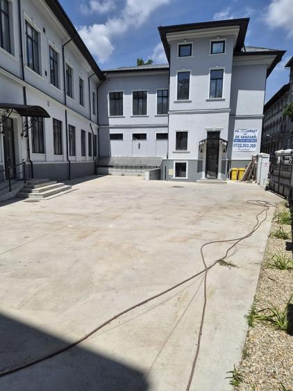 Spațiu comercial, de 1,200 mp, în Central