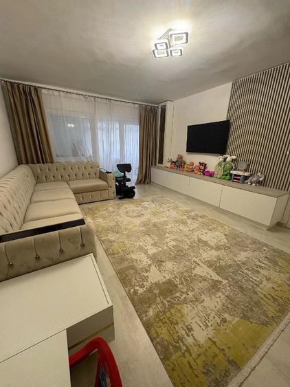 Apartament cu 4 camere decomandat în Central