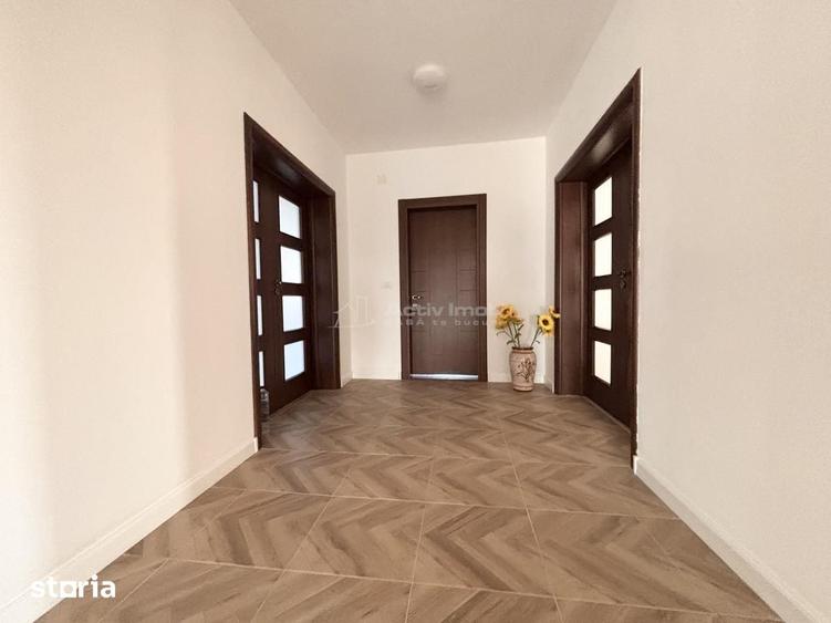Casă cu 6 camere cu Teren 2310 Mp în Sânmartin