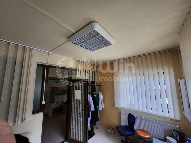 Casă individuală cu 10 camere cu Canalizare în Zorilor