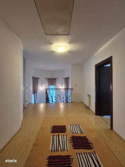 Casă cu 4 camere în Dâmbul Rotund