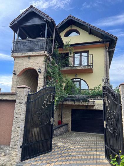 Casă cu 5 camere cu Teren 209 Mp în Central