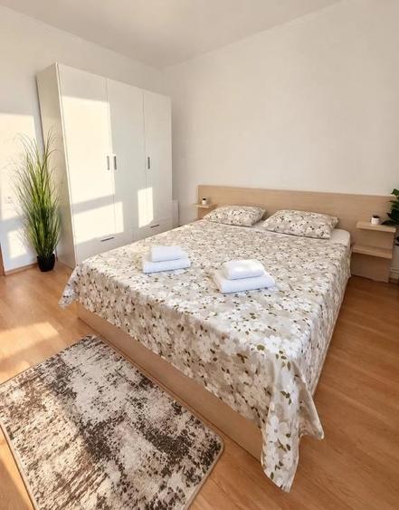 Apartament cu 3 camere decomandat în Faleza Nord