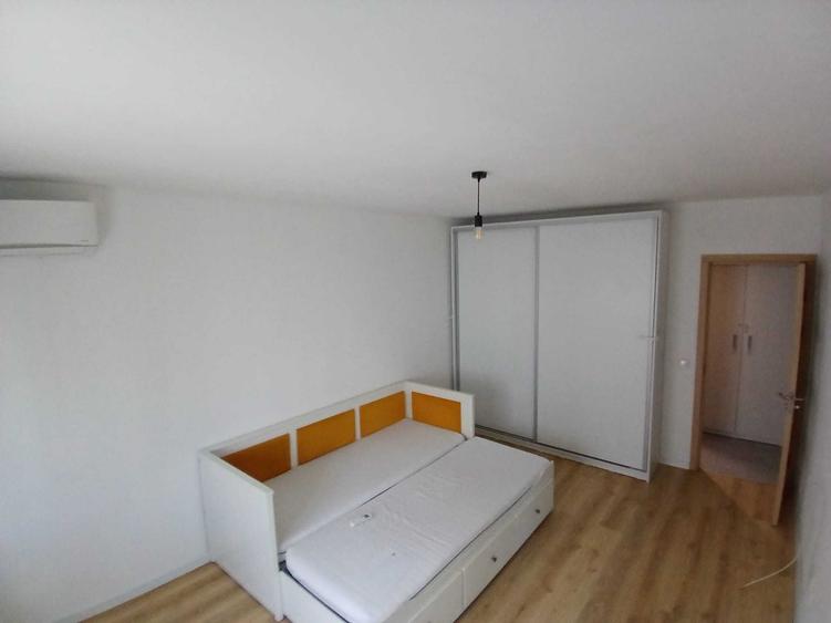 Garsonieră decomandată în Central