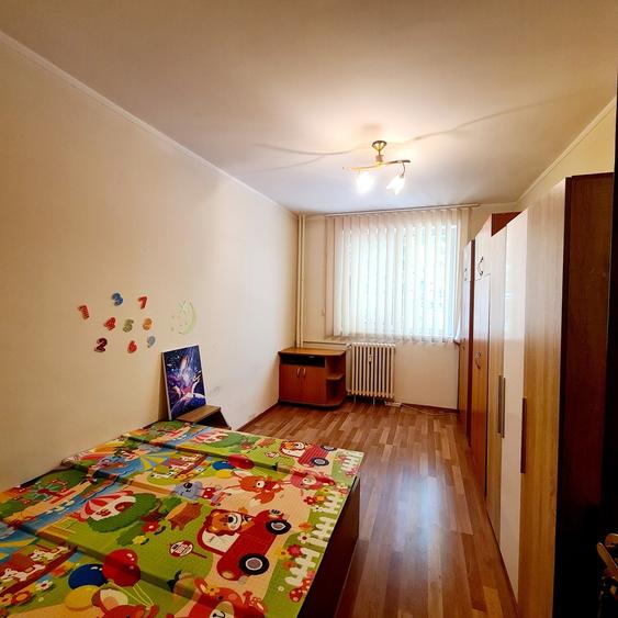 Apartament cu 2 camere decomandat în Titan