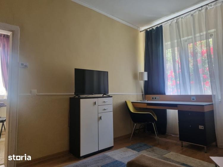 Garsonieră decomandată în Central