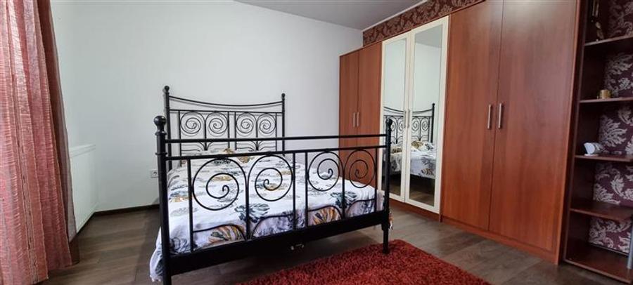 Apartament cu 3 camere decomandat, mobilat în Tractorul