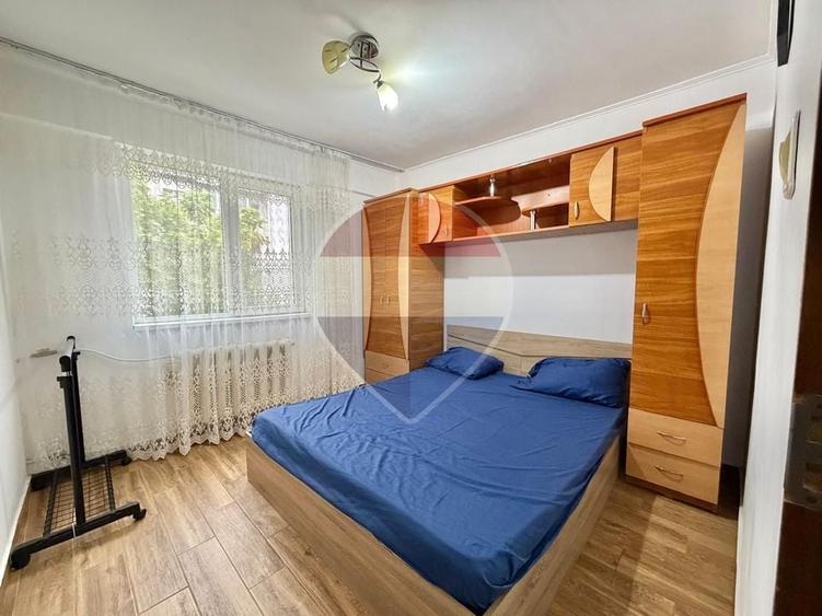 Apartament cu 2 camere semidecomandat, mobilat în Sud