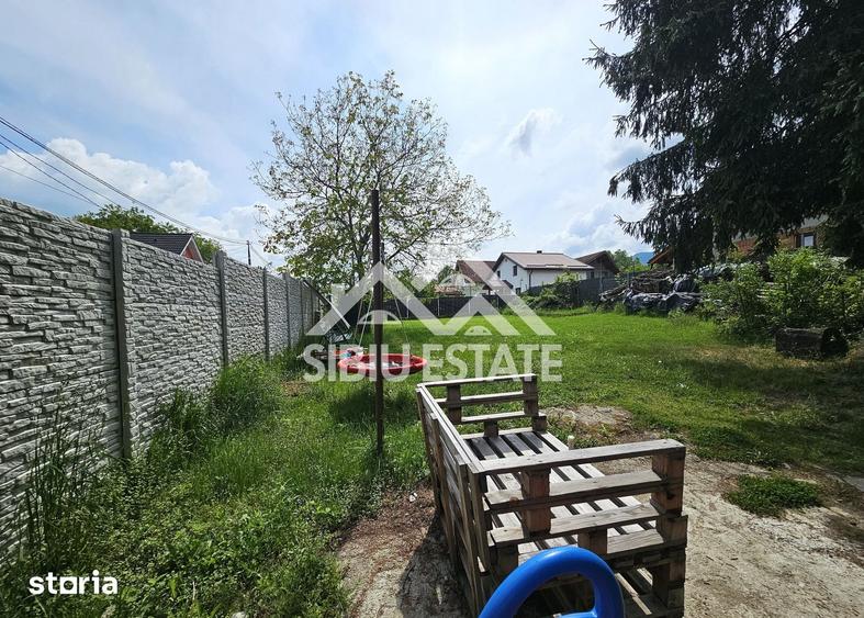 Casă cu 6 camere cu Teren 1000 Mp în Sadu
