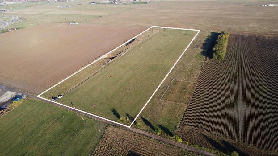 Teren Construcții intravilan de 37930 mp, în Periferie