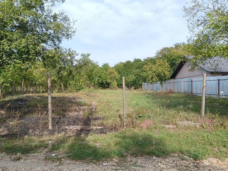 Teren de 550 mp, în Mereni