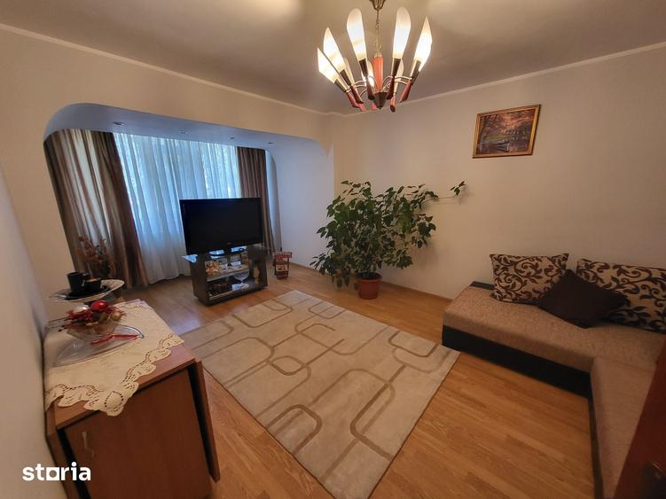 Apartament cu 3 camere decomandat în Central